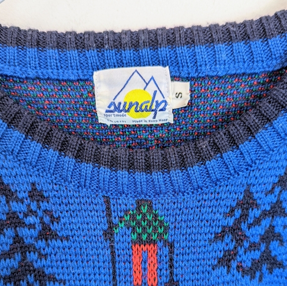Sweater with skier pattern - Picture 10 of 11